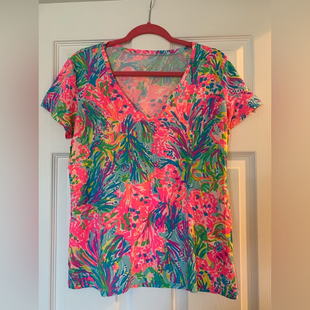 Lilly Pulitzer. Women’s size large, v neck t-shirt.